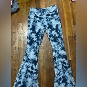 Bellbottom blue leggings